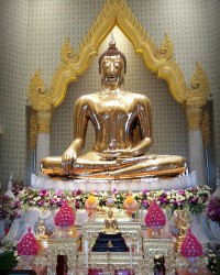 องค์หลวงพ่อทองคำ มุมตรง