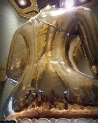 องค์หลวงพ่อทองคำ มุมด้านหลัง